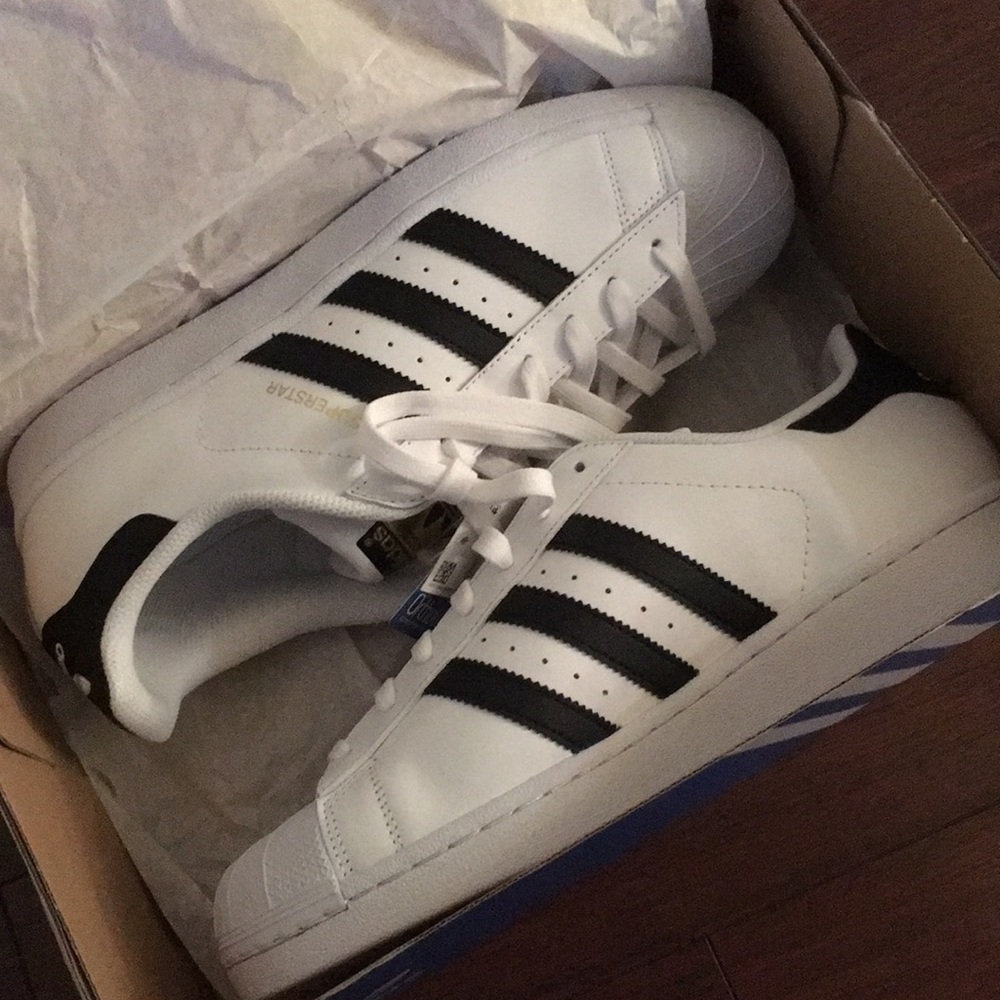 Adidas Superstar Size 10 Sneakers c77124 NEW